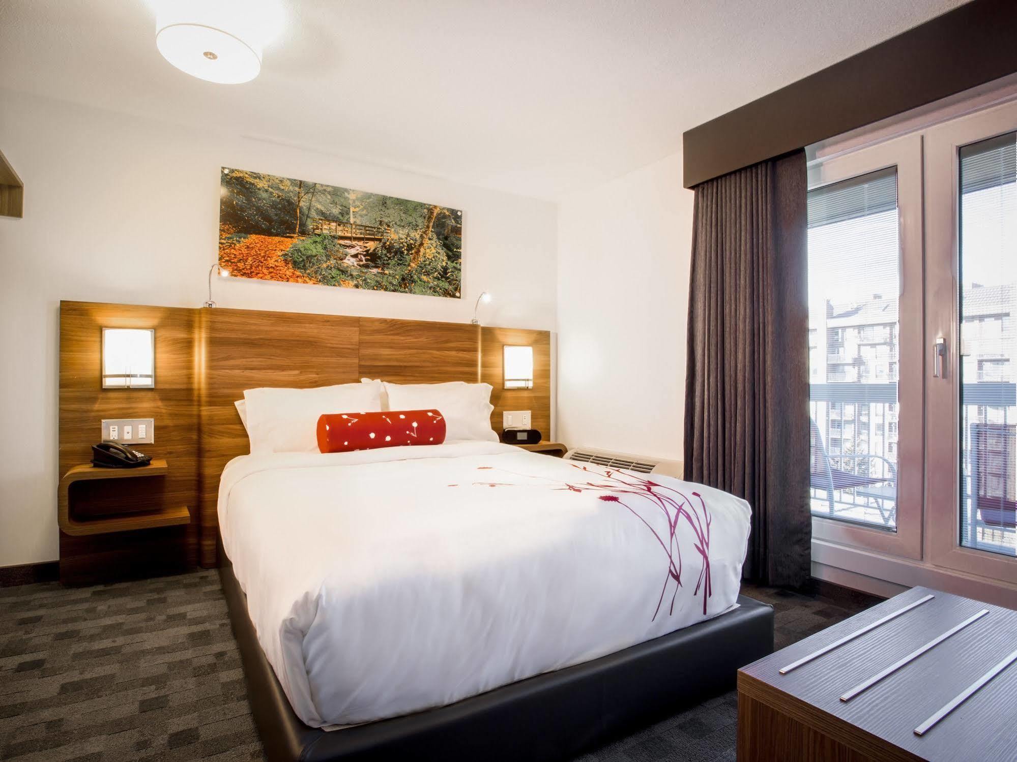 Elan Hotel Calgary