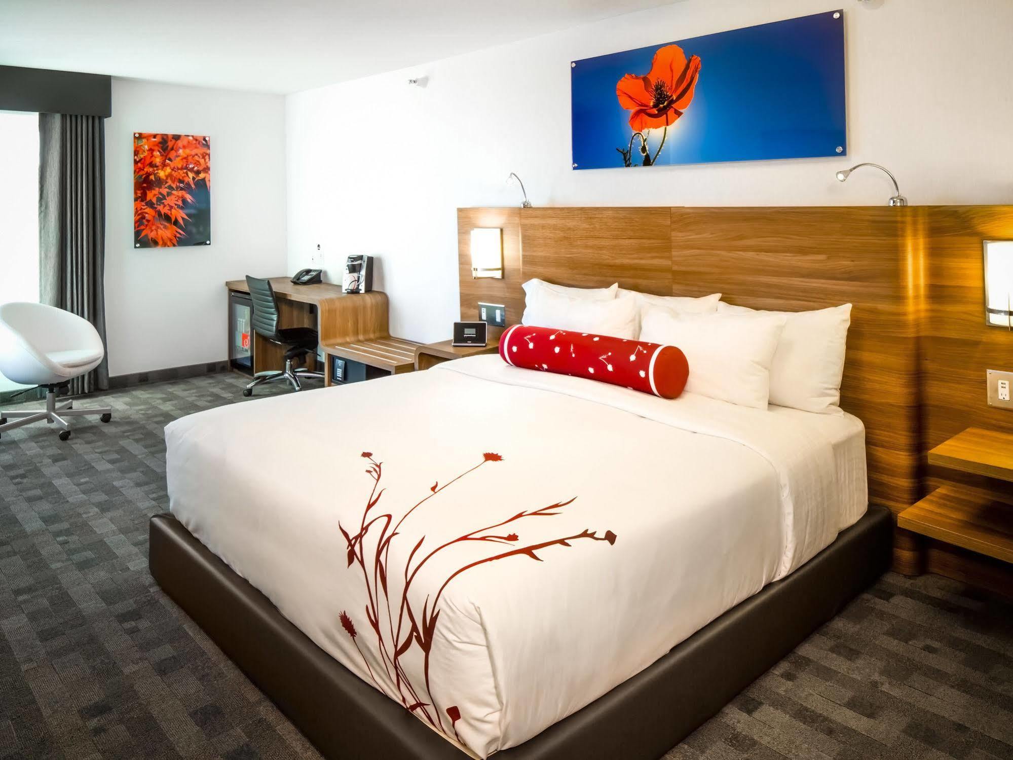Elan Hotel