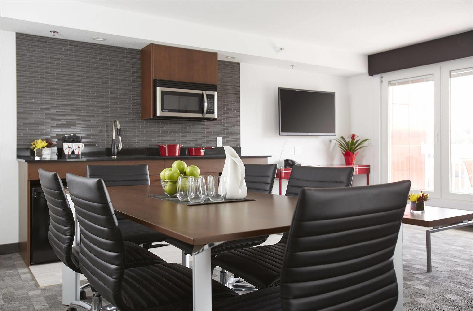 Elan Calgary